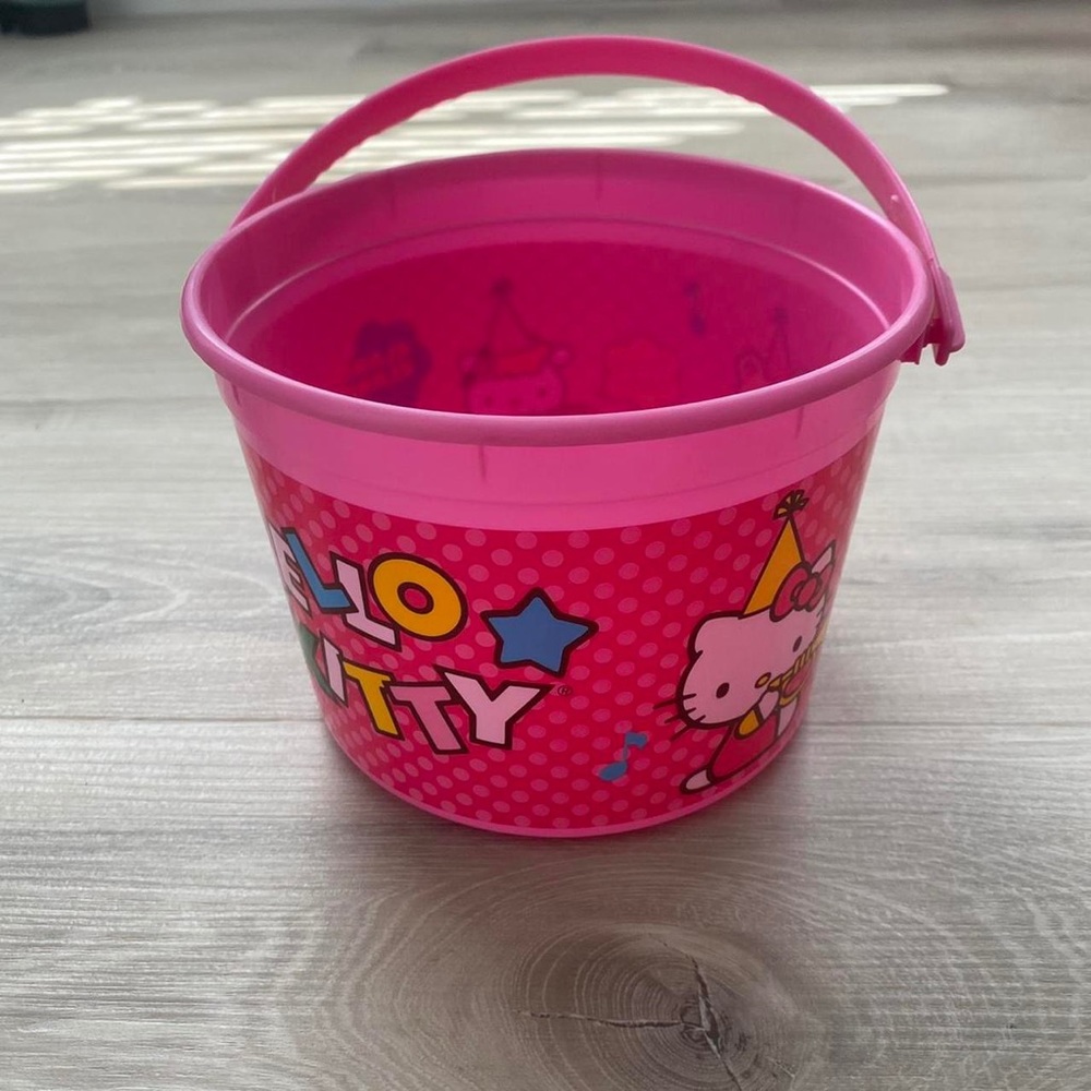 Hello Kitty Bucket